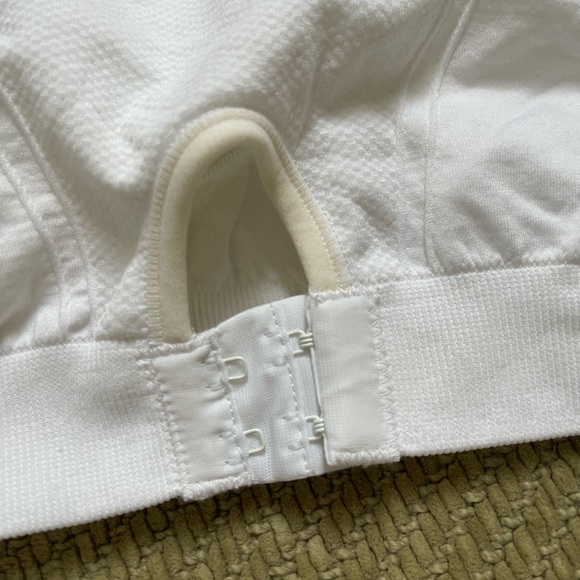 Reebok Strappy Adjustable Sports Bra Small - Picture 6 of 6